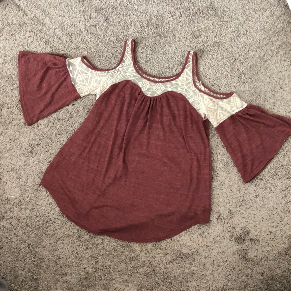 Cute top - Picture 2 of 4